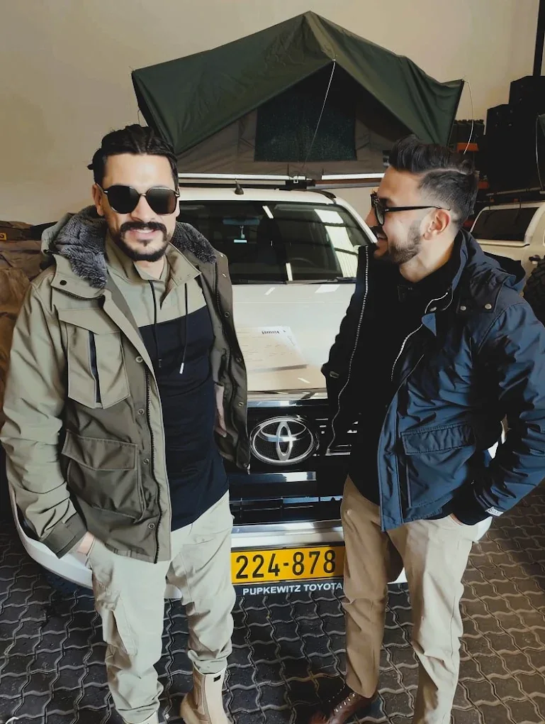 Travellers exploring Namibia with Zumi